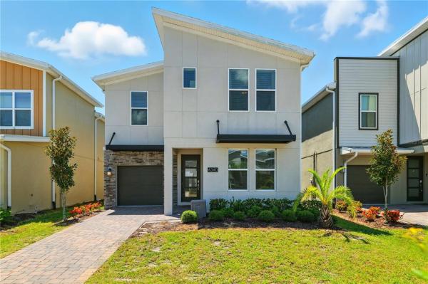 COVE AT STOREY LAKE III