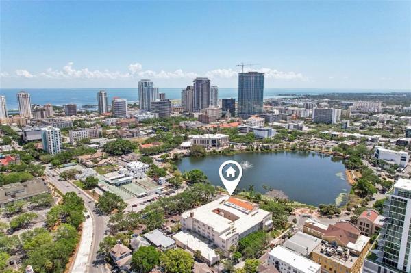 701 MIRROR LAKE CONDO