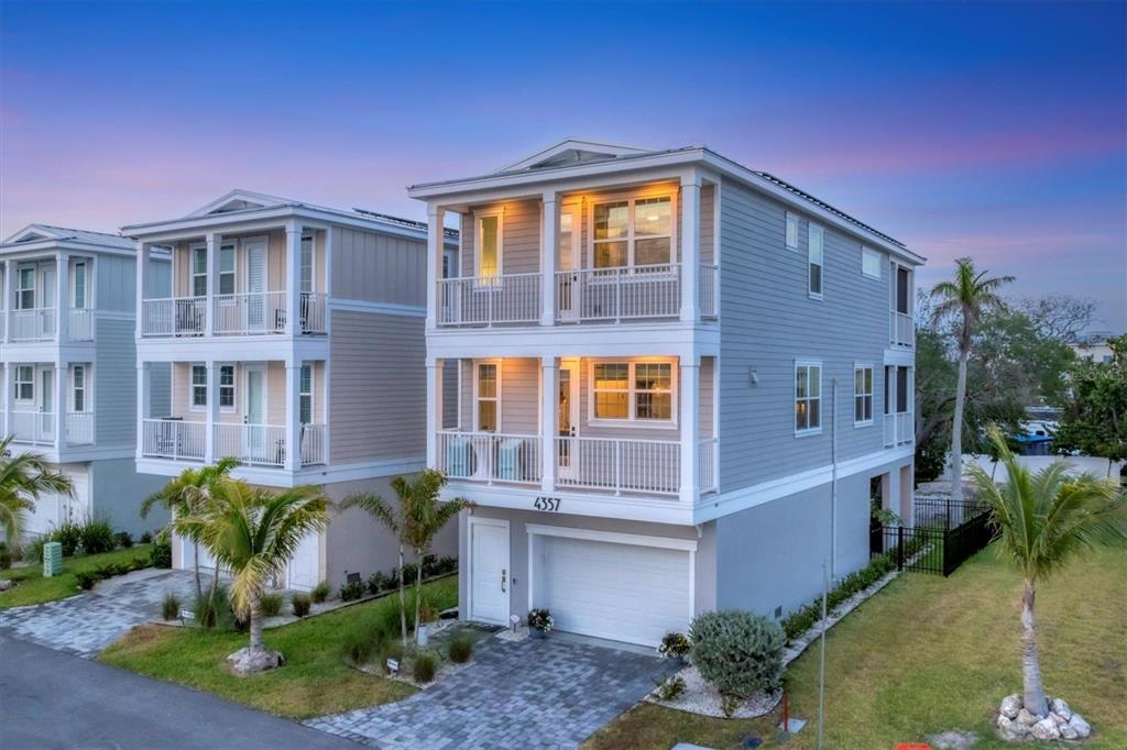 HUNTERS POINT - фото