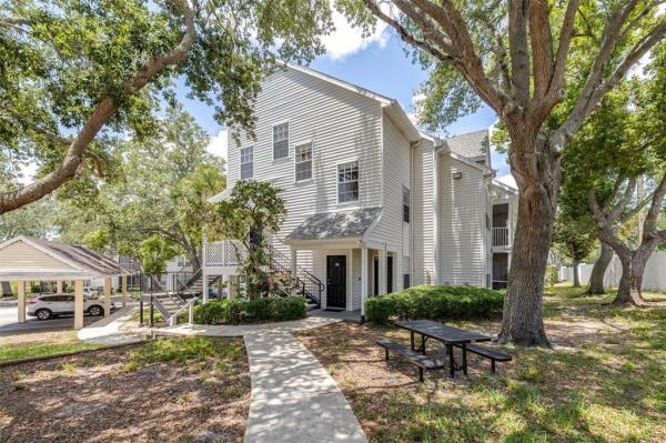 BENTLEY AT COBBS LANDING CONDO THE