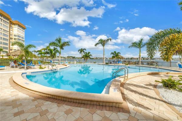 BAYWAY ISLES POINT BRITTANY FOUR