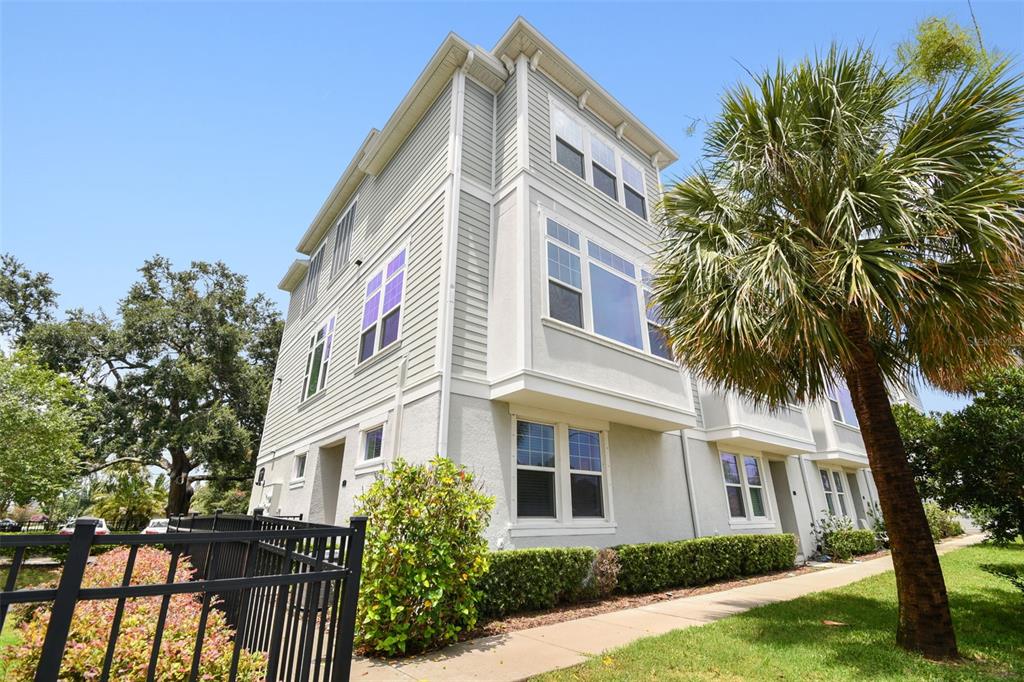 CENTRAL LIVING TWNHMS NORTH - фото