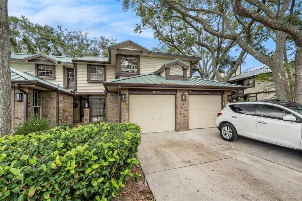 LAUREL OAKS AT COUNTRY WOODS CONDO