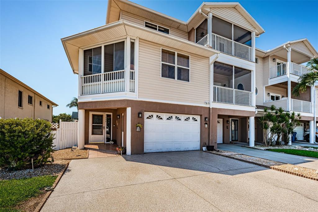 ISLE OF CAPRI TWNHMS - фото