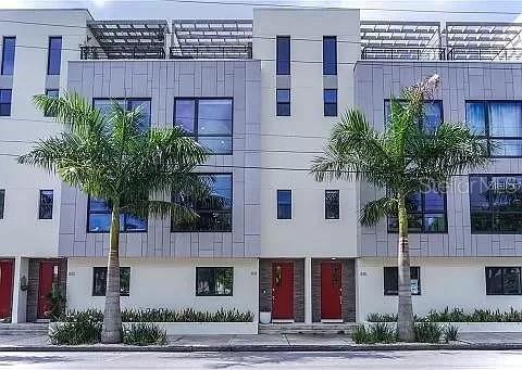 ARLINGTON & 8TH TWNHMS