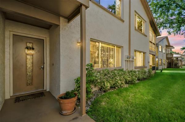 BEACON LAKES CONDO 05