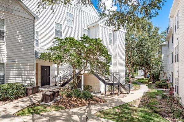 BENTLEY AT COBBS LANDING CONDO THE