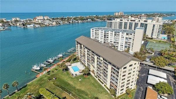 650 ISLAND WAY CONDO