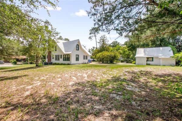 COUNTRY CLUB ESTATES