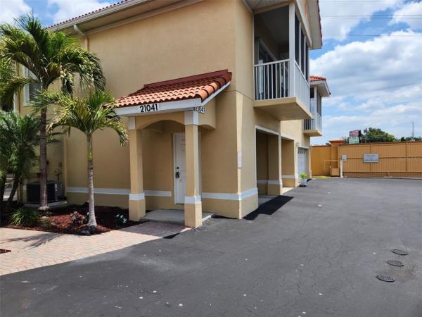 PARADISE LAKES CONDO