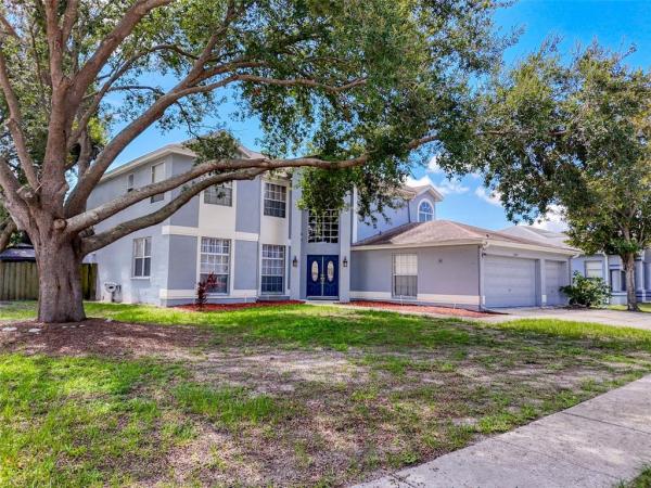 CLUBHOUSE ESTATES AT SUMMERFIE