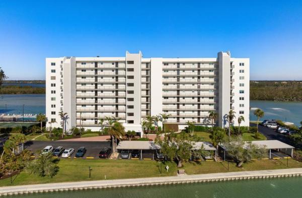 POINTE ON MIDNIGHT PASS