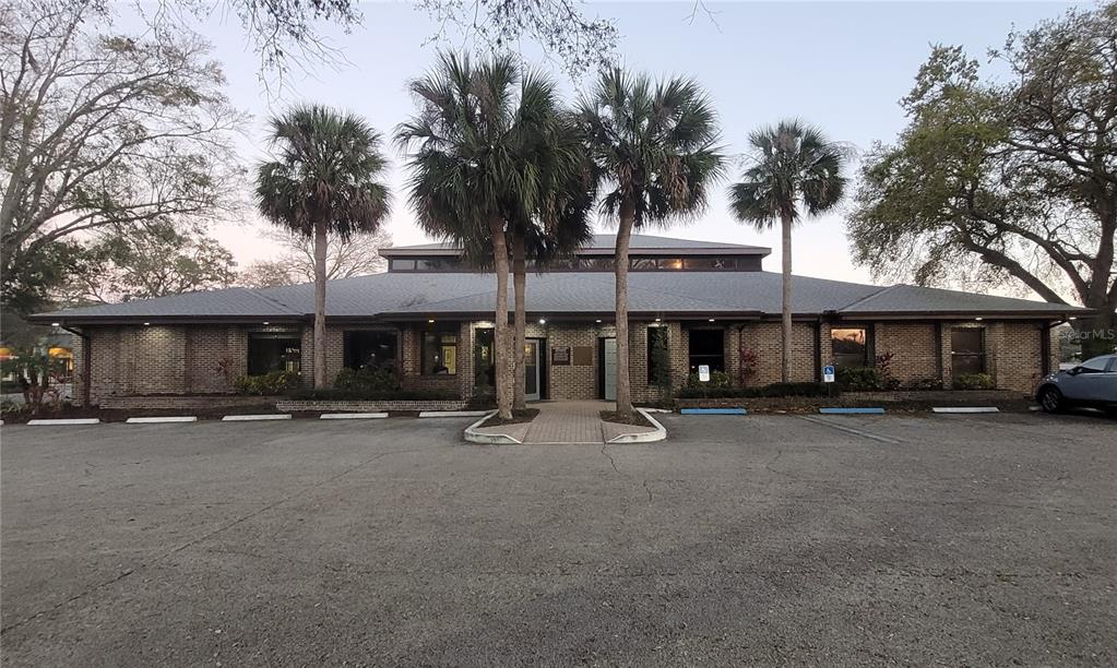 Commercial - фото