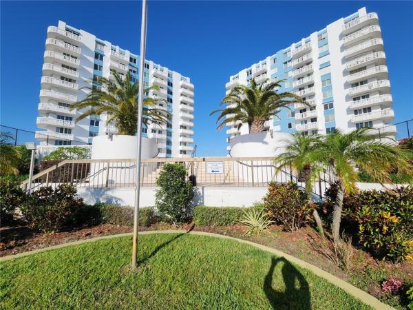 BAYSHORE BATH & TENNIS CLUB CONDO