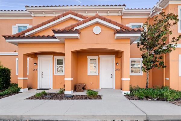 REGAL OAKS AT OLD TOWN