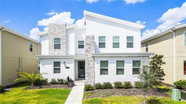 COVE AT STOREY LAKE III