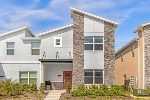 COVE AT STOREY LAKE 5