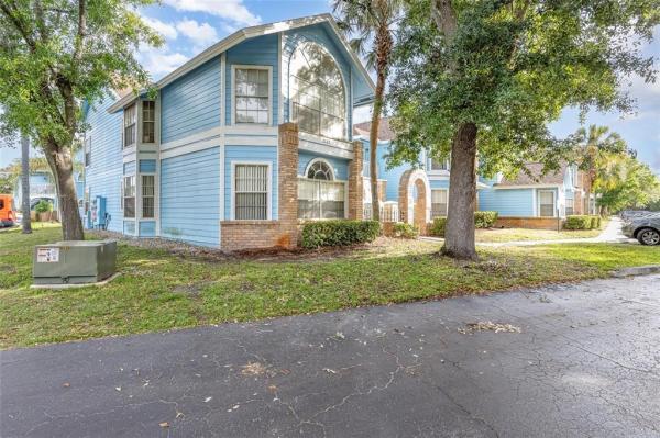 VILLAS AT SOMERSET THE