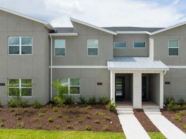 COVE AT STOREY LAKE 4