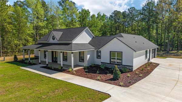 VILLAGE/HIDDEN LAKES