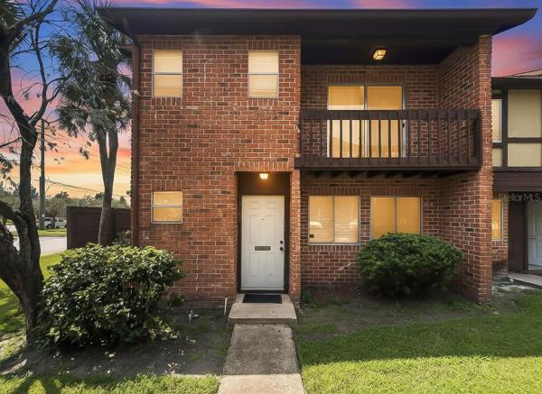 HUNTINGTON ON GREEN CONDO