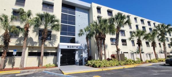 LAKESIDE CROSSING CONDO