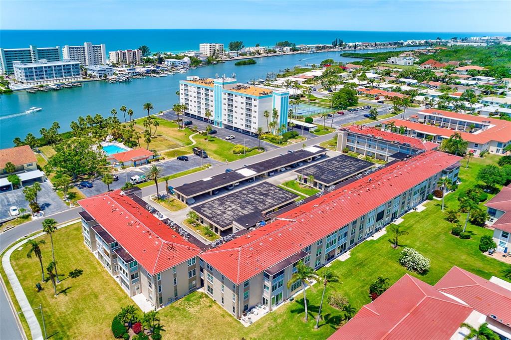 IMPERIAL POINT CONDO - фото