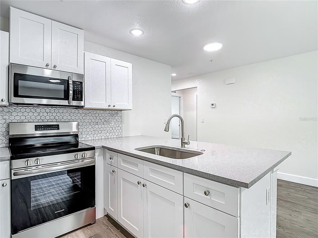 EDMONDSONS SUB - фото