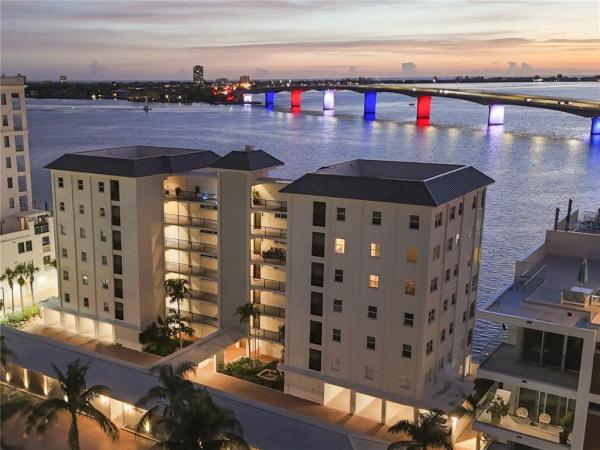 HARBOR HOUSE WEST