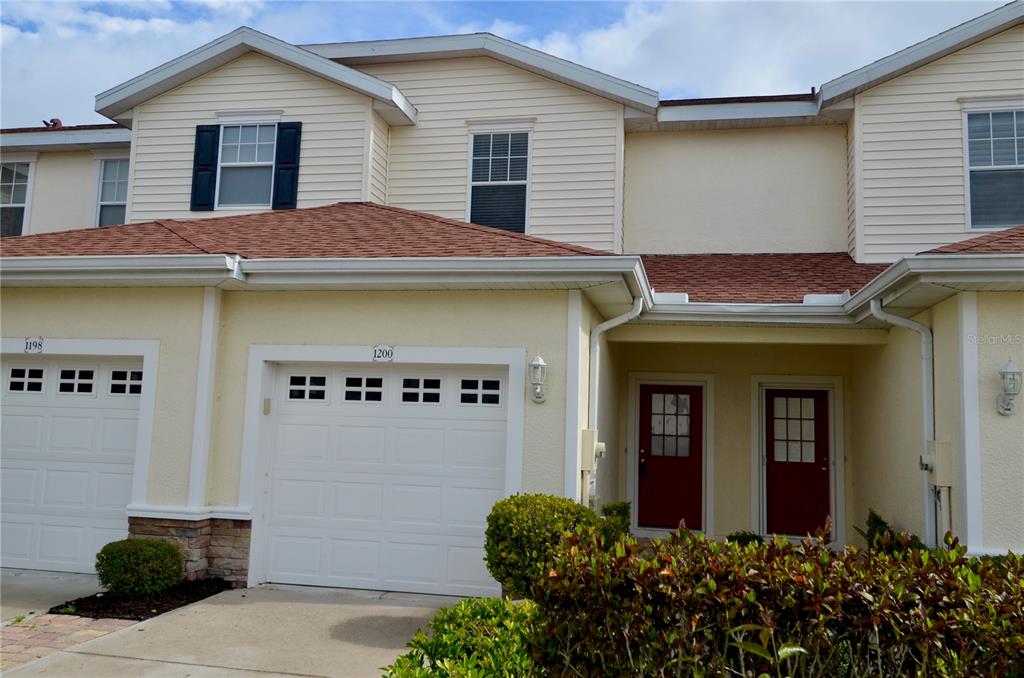 TOWNS AT LAKESIDE - фото