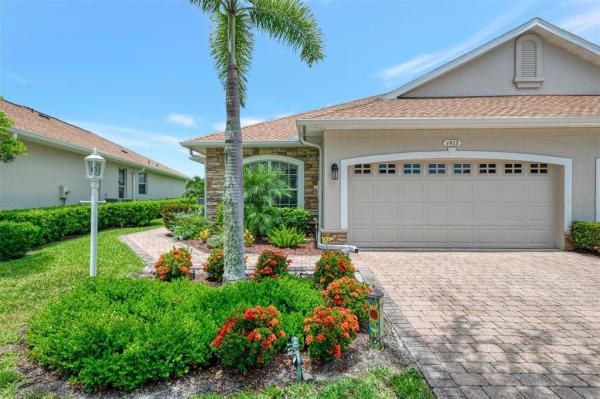 THE CARRIAGE HOMES OF LAKESIDE PLANTATION