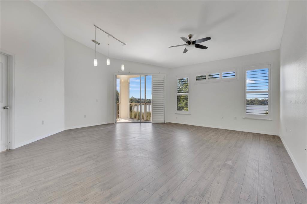 VISCONTI WEST BLDG 8 - фото