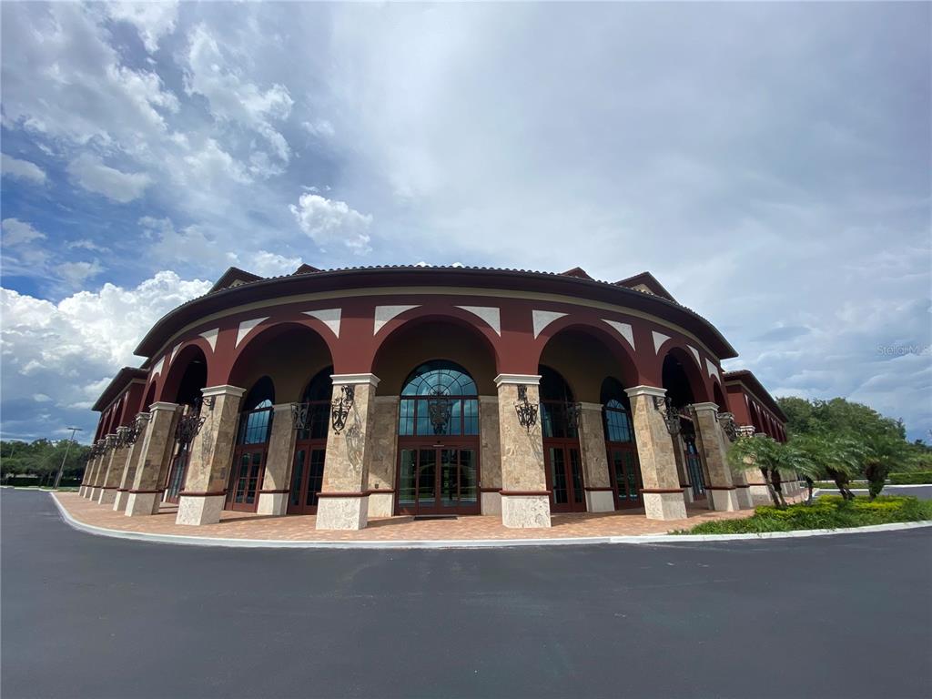 DREWTINA BUS PLAZA CONDO - фото