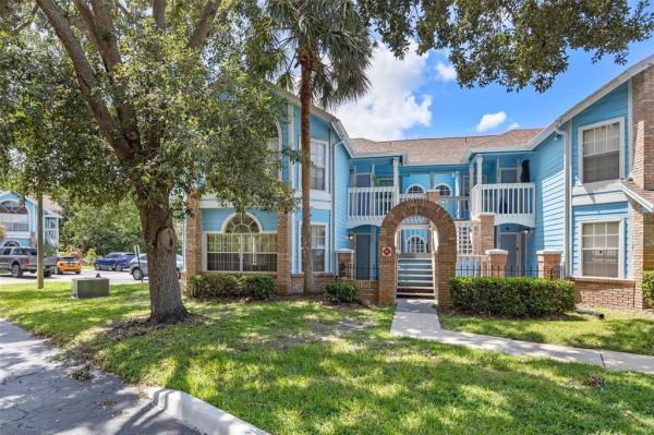 VILLAS AT SOMERSET THE