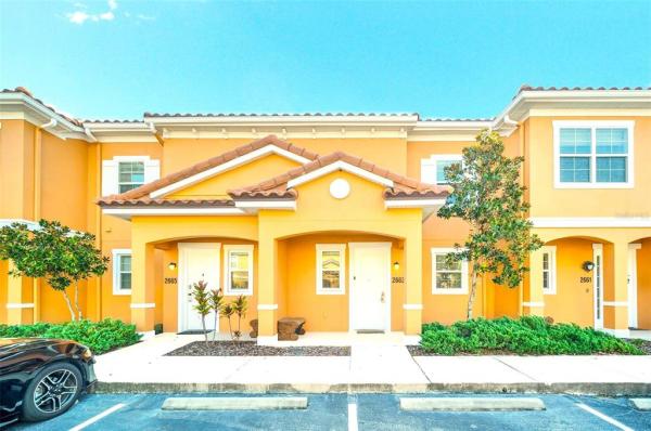 REGAL OAKS AT OLD TOWN