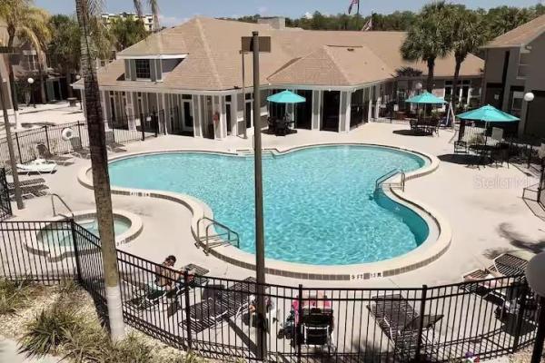 PARKWAY PALMS RESORT MAINGATE CONDO