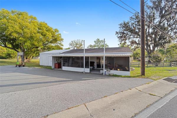 NORTH/LK WEIR AVENUE