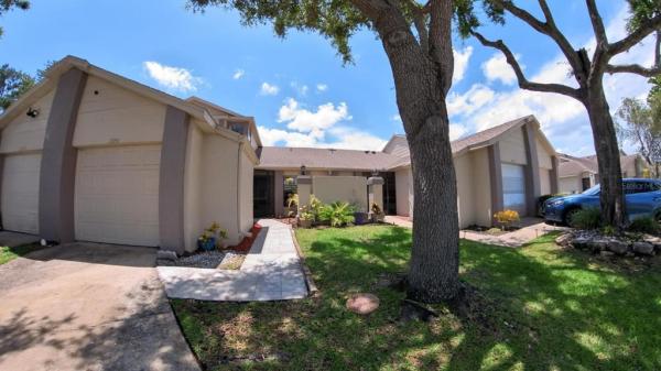 FAIRWAY TWNHMS AT MEADOW WOODS