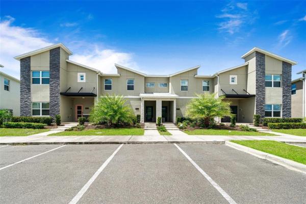 COVE AT STOREY LAKE 5