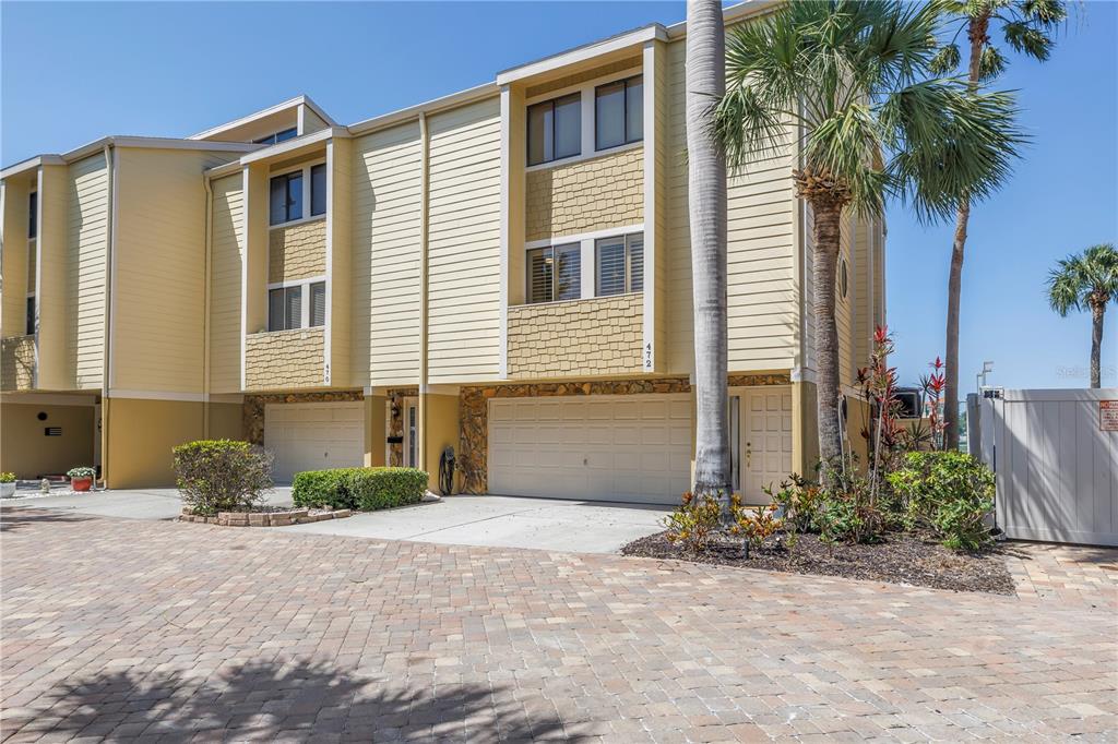 PARADISE VILLAGE TWNHMS - фото