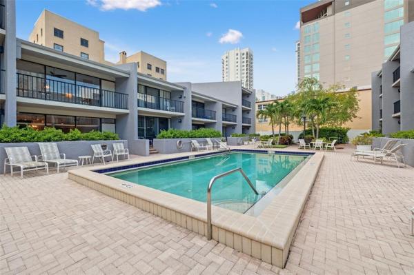 FAREHAM SQUARE CONDO