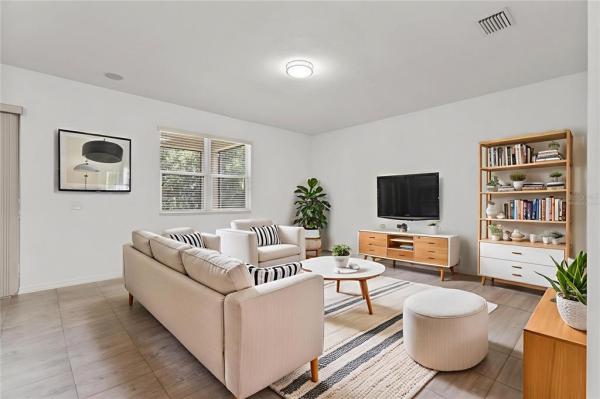 VILLAGES/TRINITY LAKES