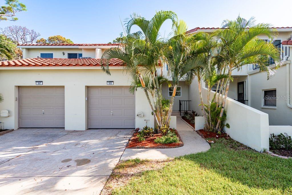 MEDITERRANEAN MANORS - фото