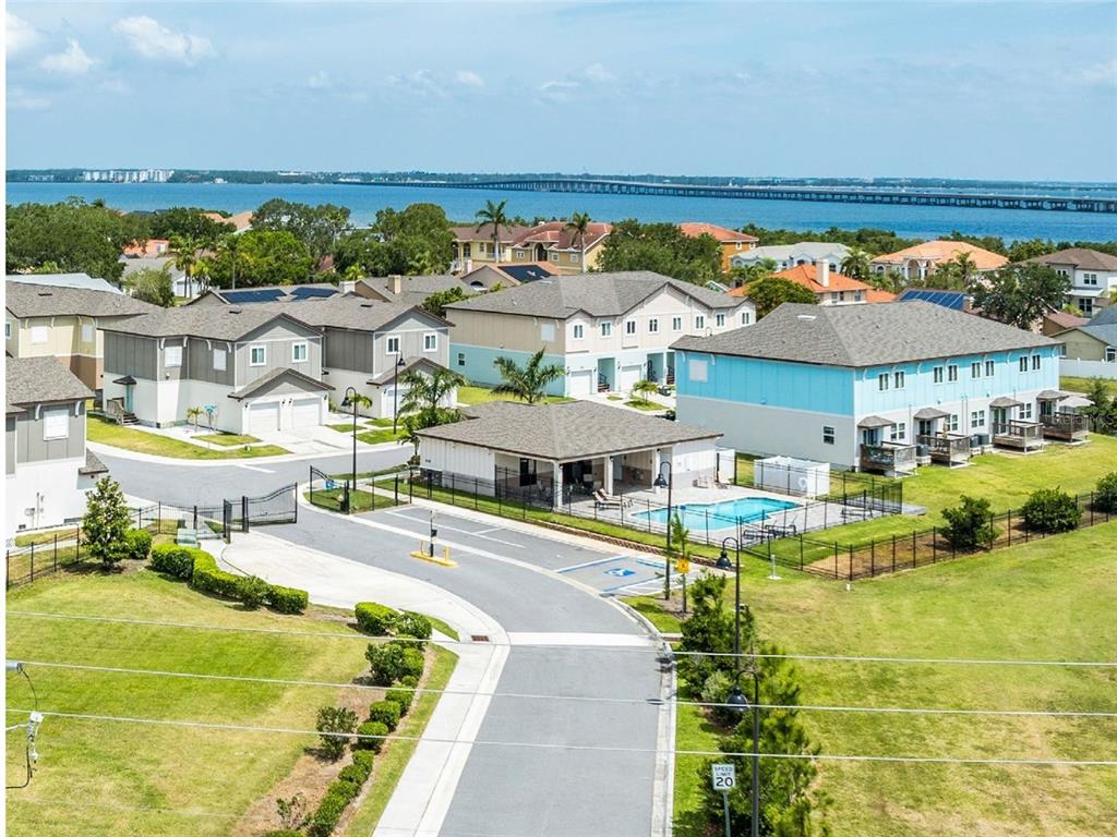 WHITNEY TWNHMS - фото