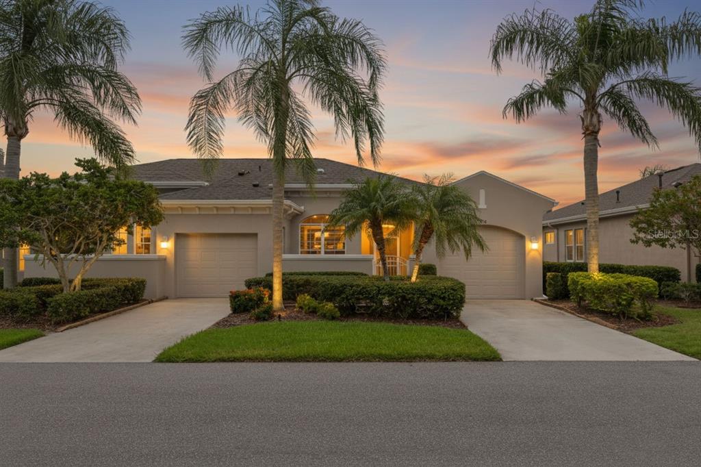 MAPLEWOOD CONDO - фото