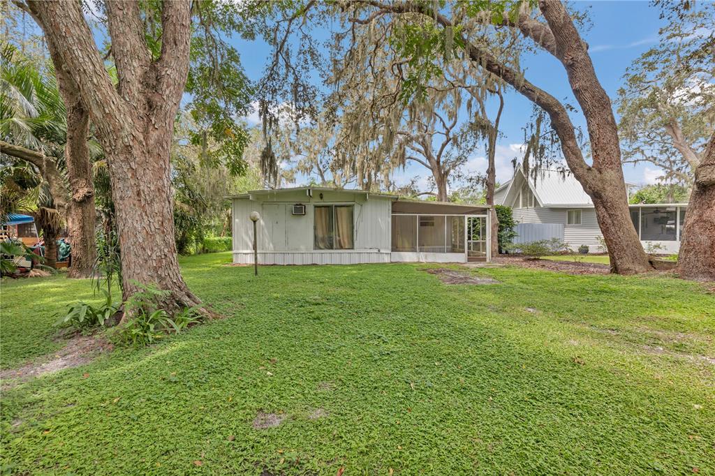 HOLIDAY CLUB - фото