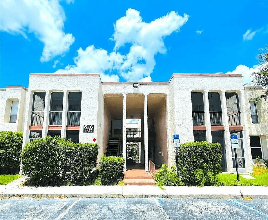 ROYAL ARMS CONDO - фото