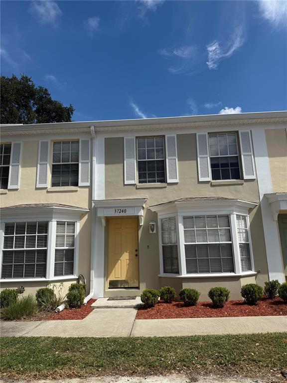 EMBASSY PARK TWNHMS CONDO - фото