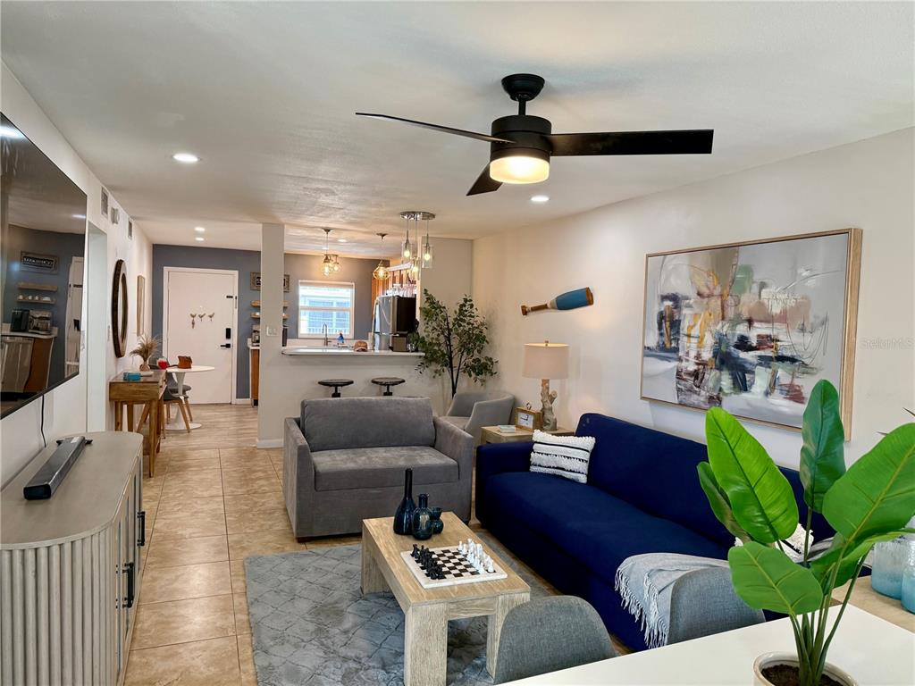 BEACH PLAZA CONDO - фото