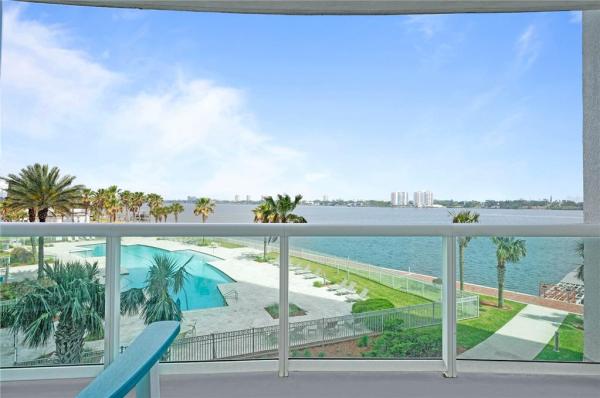 MARINA GRANDE/HALIFAX 01